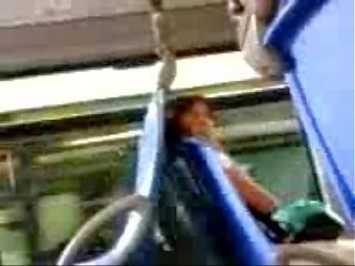 Pecker ndezje në emocionuese grua në the autobuz