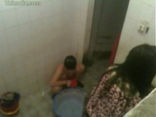 Vietnam õpilane peidetud kaamera sisse vannituba