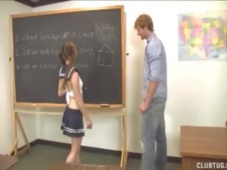 Krásne miláčik trhne preč ju učiteľka